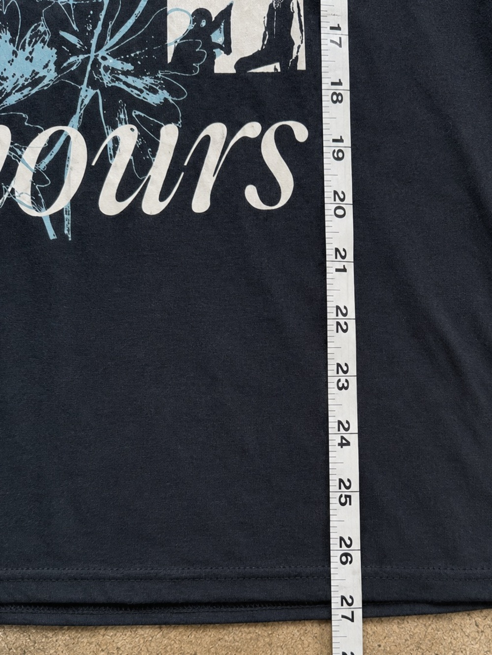 Gildan Black Fleetwood Mac Rumours Graphic Tee with Light Blue & White Print - Picture 5 of 5